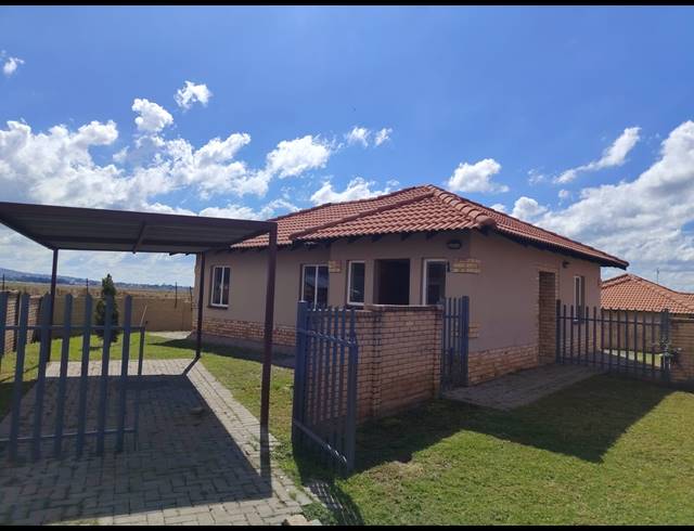 3 BEDROOM TOWNHOUSE FOR SALE IN WATERKLOOF HILL ESTATE